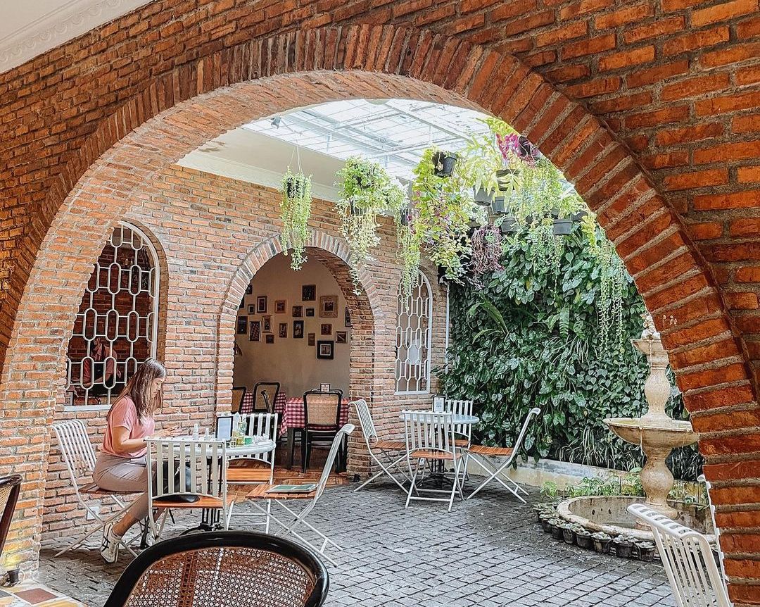 Kawan Puan ingin makan malam bersama pasangan yang romantis di Bogor? Yuk, cari tahu rekomendasi restorannya!