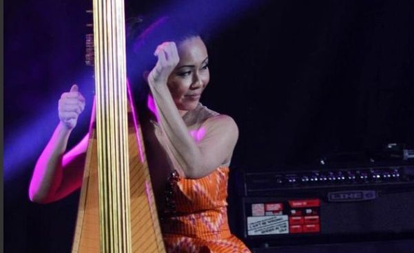 Seorang permain harpa, Maya Hasan mengaku bahwa pada saat ini, ia menghidupi apa yang diimpikan. Berikut kisah selengkapnya!