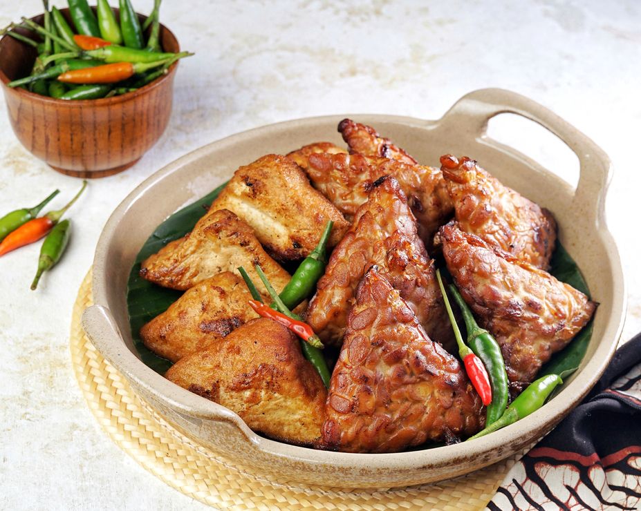 Begini cara memasak cepat tempe bacem yang manis dan gurih. Simak caranya hanya dengan menggunakan 2 bahan!