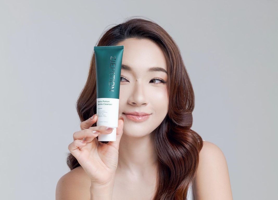 Hydra Potion Gentle Cleanser hadir dengan gel lembut, 100% buataj Indonesia. Inovasi skincare lokal untuk kulit sehat dan lembap setiap hari.