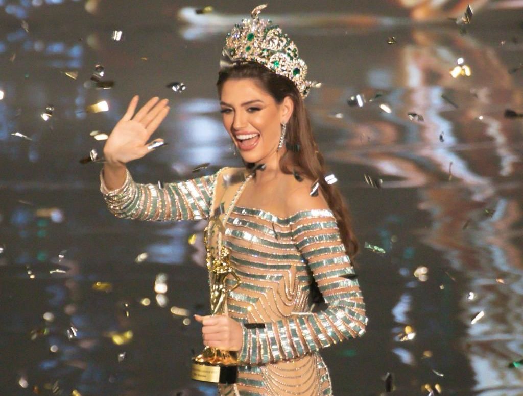 Penampilannya mencuri perhatian, simak rahasia tampilan bulu mata yang memukau dari kontestan Miss Grand International 2022.