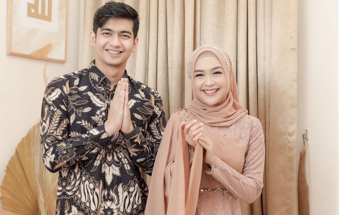 Pernikahan Ria Ricis dan Teuku Ryan akan diadakan sebentar lagi. Dengan menggunakan adat Jawa keduanya membuat foto pre-wedding. Ini keseruannya.