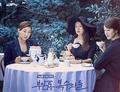 Sinopsis series Avengers Social Club mengisahkan tiga perempuan yang bersatu untuk balas dendam dengan cara yang lucu.