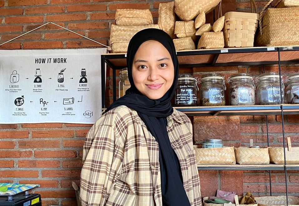 Membangun toko nol sampah atau bulk store di Malang karena peduli bumi, ini sosok pengusaha perempuan muda Cindy Aisyah!