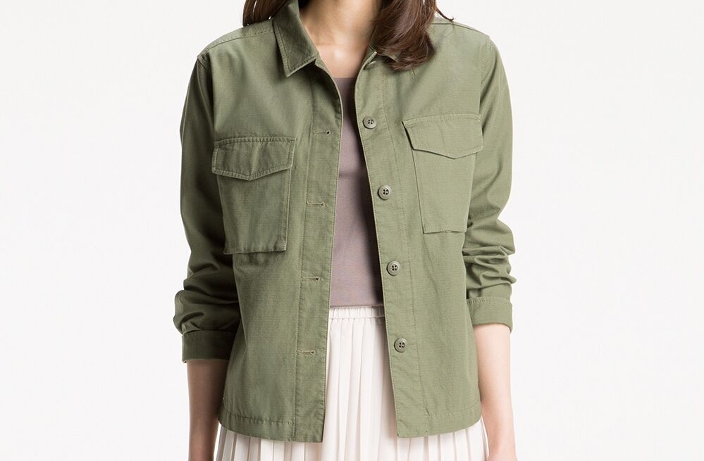 Salah satu busana yang kini menjadi trend fashion adalah shacket atau kemeja jaket. Simak model shacket yang kini menjadi trend.