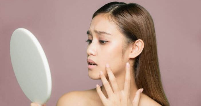 Kulit wajah kusam kerap membuat penampilan menjadi tidak maksimal. Simak ini kebiasaan yang menyebabkan kulit wajah kusam!