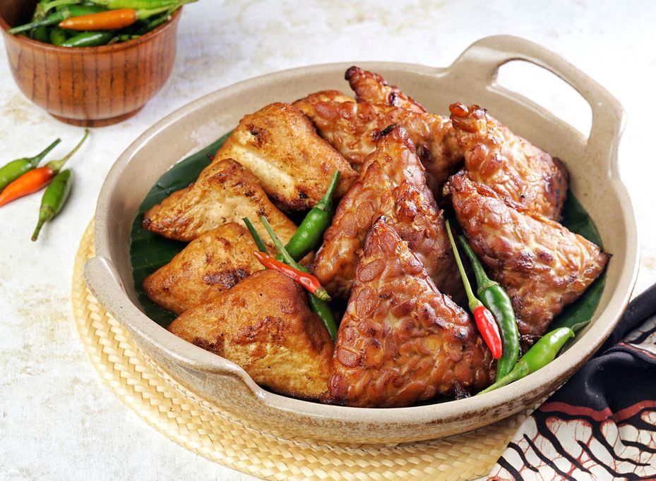 Tahu dan tempe bacem bisa menjadi lauk pauk istimewa yang gurih dan manis. Yuk, simak tips memasak cepat tempe dan tahu bacem spesial.