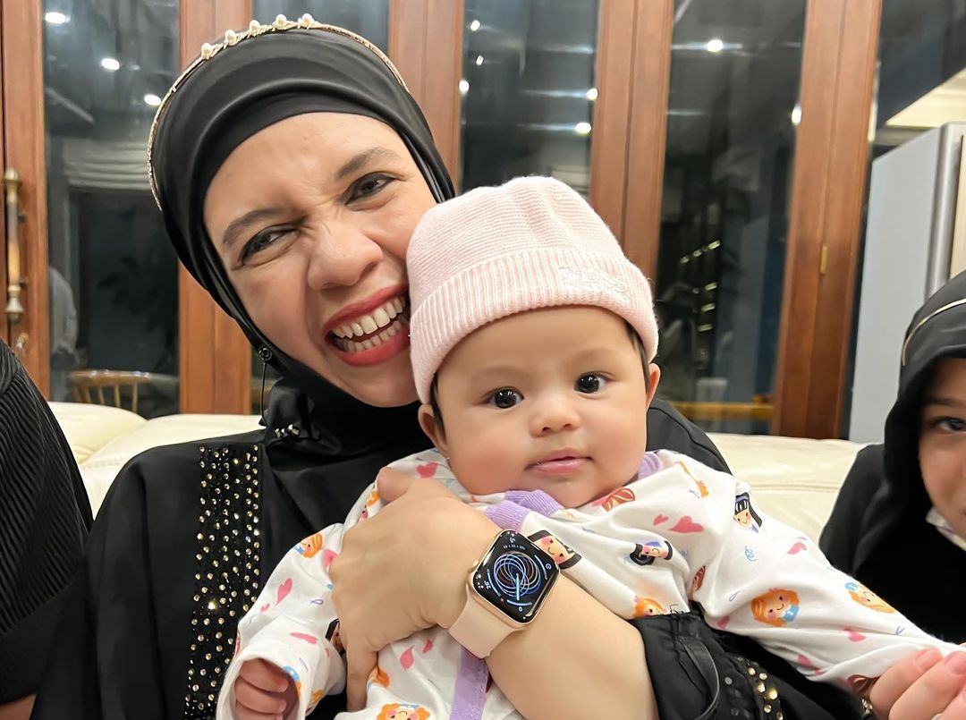 Gen Halilintar bertemu Ameena Atta setelah rombongan keluarga besar Atta Halilintar itu kembali ke Indonesia. Intip momen pertemuan mereka.