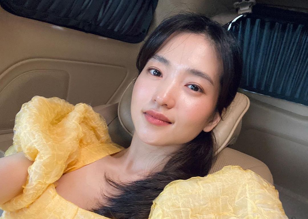 Kim Tae Ri tuliskan permintaan maaf usai mendapatkan banyak kritikan dari netizen. Berikut penjelasan sleengkapnya!
