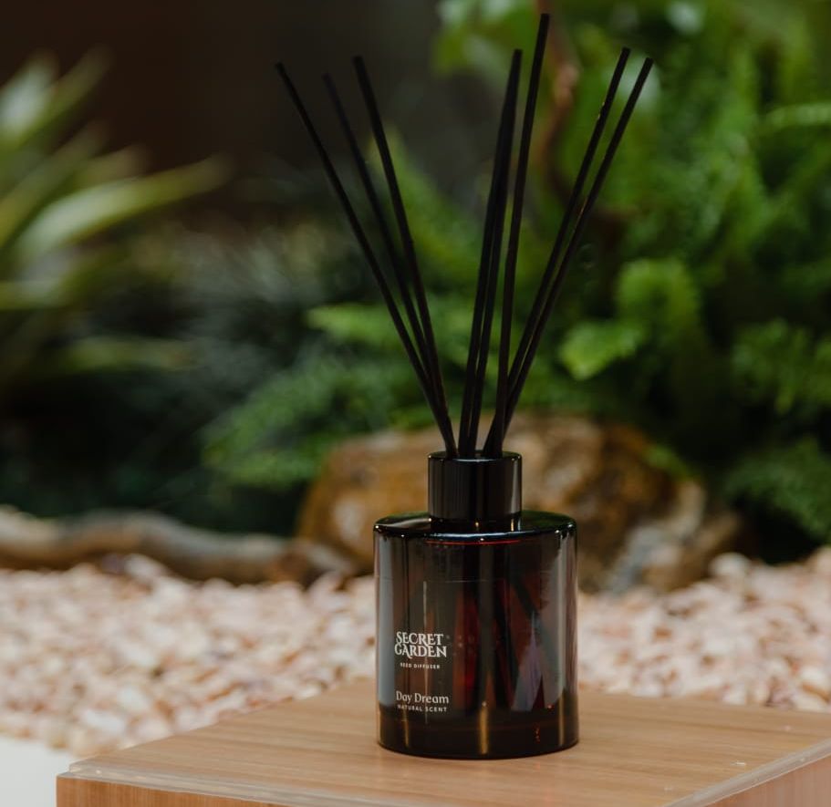 Secret Garden hadirkan koleksi reed diffuser dengan aroma yang bisa menenangkan pikiran. Intip rekomendasinya.