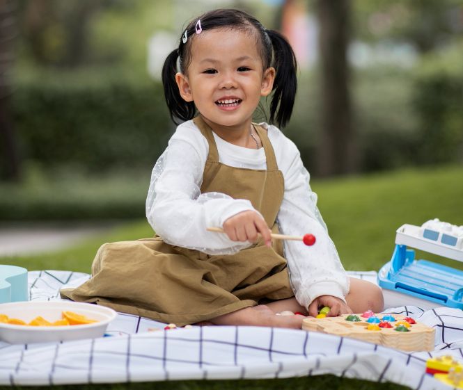 Merangsang panca indera penting untuk tumbuh kembang buah hati, ini ide aktivitas sensory play buat anak sesuai usia.