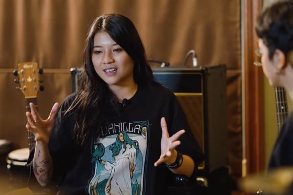 Tampil di Java Jazz Festival 2022, penyanyi perempuan Danilla bahas soal stigma negatif berat badan perempuan.