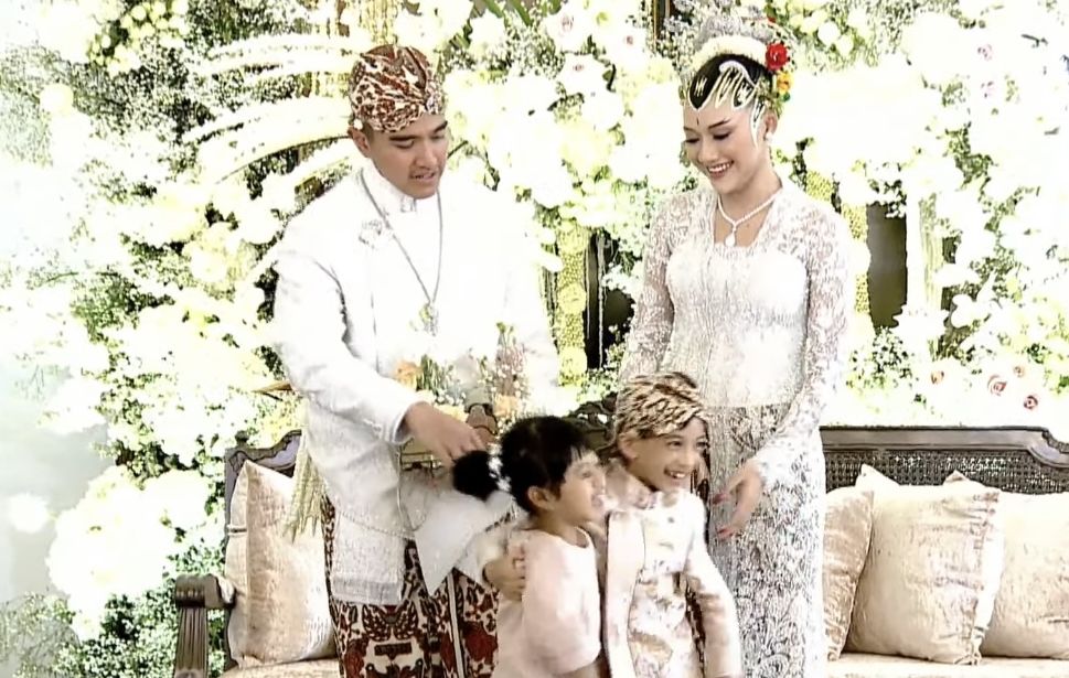 Berita yang banyak dicari di kanal trending topic. Salah satunya soal pernikahan Kaesang dan Erina. Yuk simak