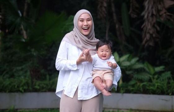 Saat menghadapi kegagalan, setiap orang punya caranya sendiri-sendiri untuk menghadapinya, termasuk sosok artis Zaskia Adya Mecca.