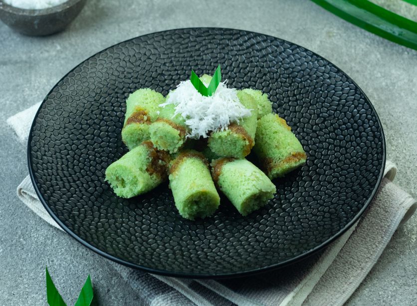 Kue putu masuk daftar kue terbaik dan terpopuler di dunia versi Taste Atlas nih, Kawan Puan. Yuk, simak tips memasak cepat kue putu berikut!