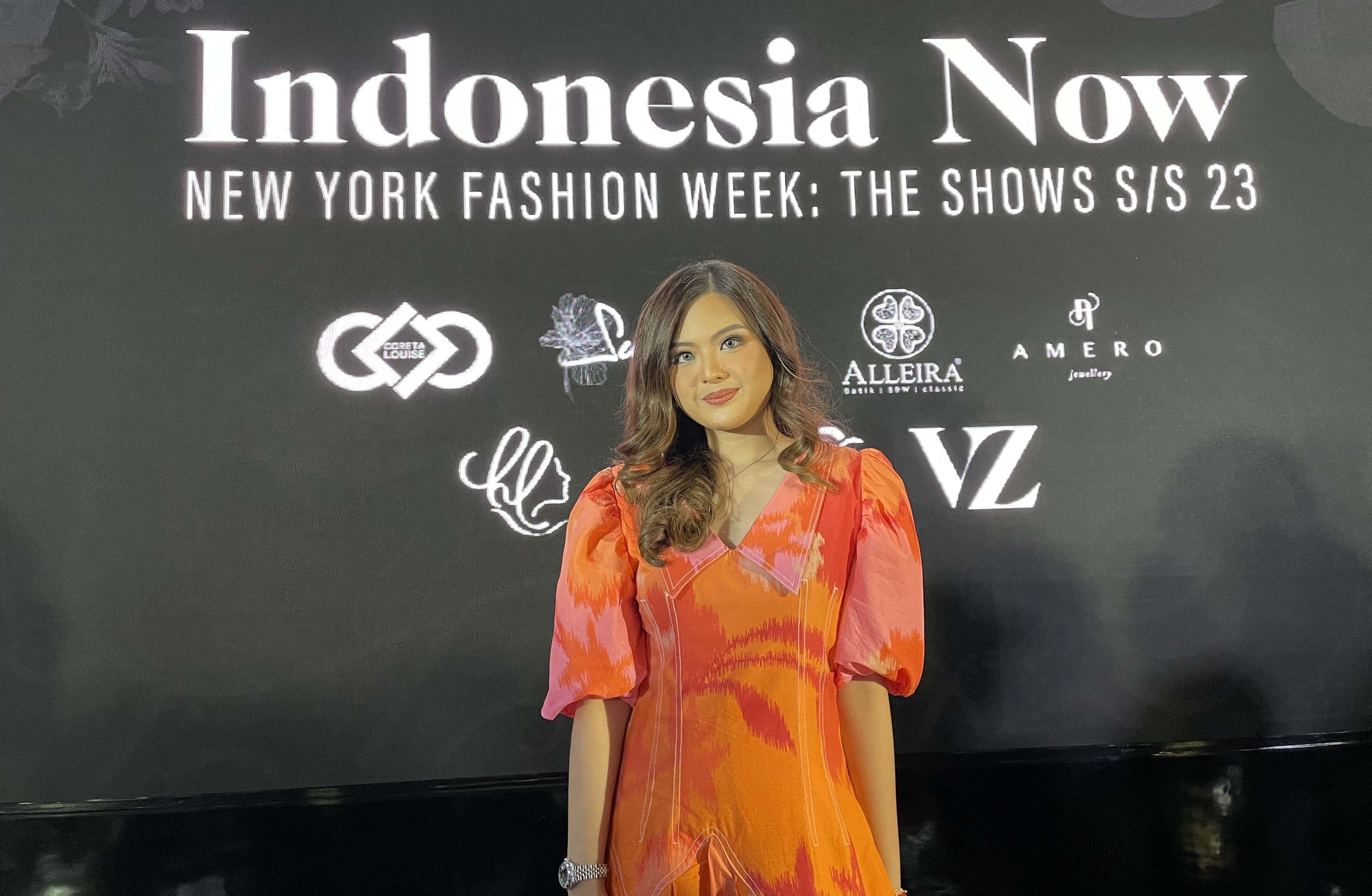 Inilah sosok Kimberly Tandra, desainer muda Indonesia yang berhasil membawa koleksinya ke panggung New York Fashion Week.