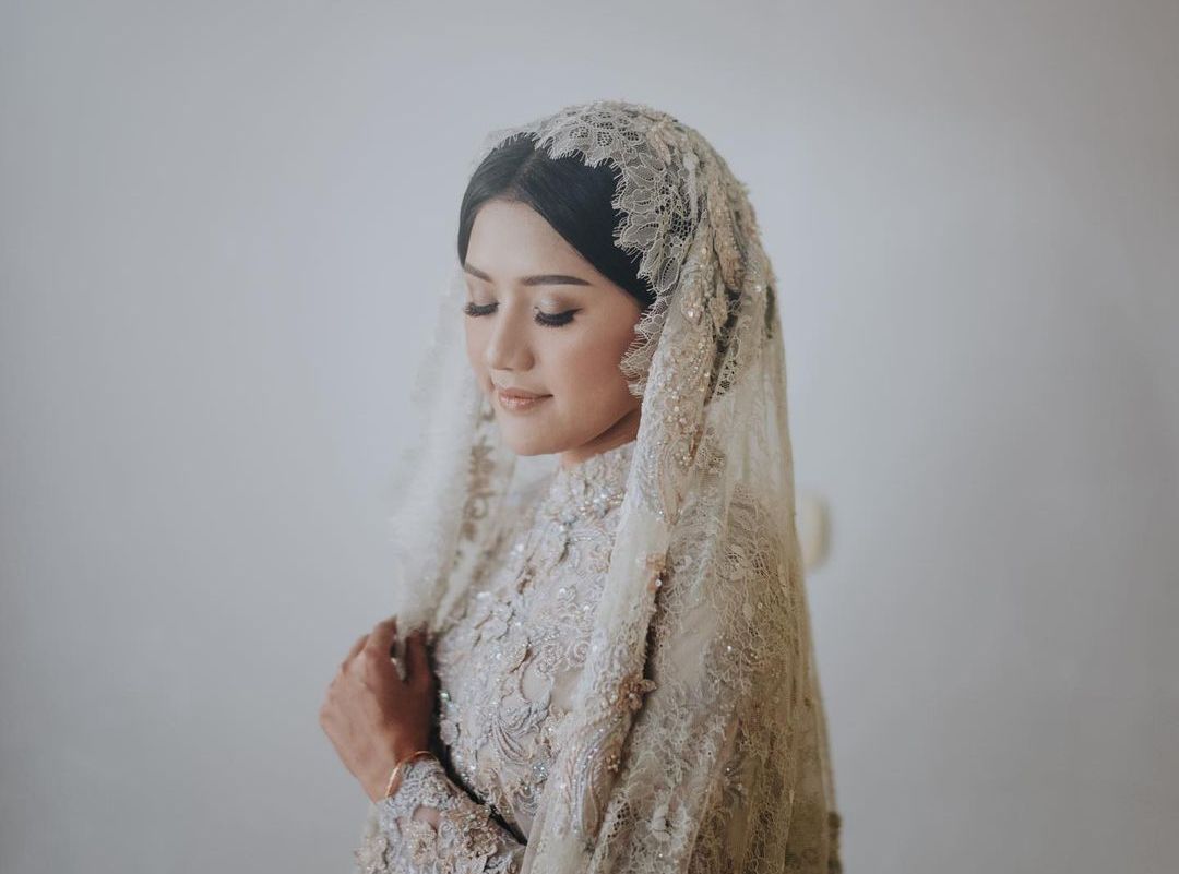 Berikut ini isi souvenir siraman Erina Gudono yang digelar hari ini Jumat (8/12/2022). Terdapat beberapa barang dikemas kotak mewah