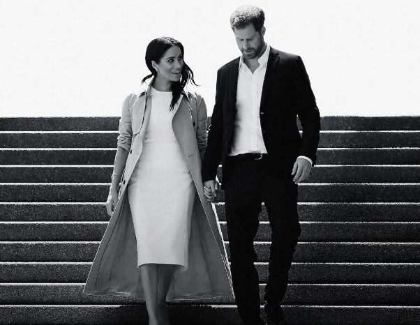 Sinopsis series Harry & Meghan yang tayang di Netflix, ceritakan kisah pasangan ini mulai dari awal pacaran hingga keluar dari istana.