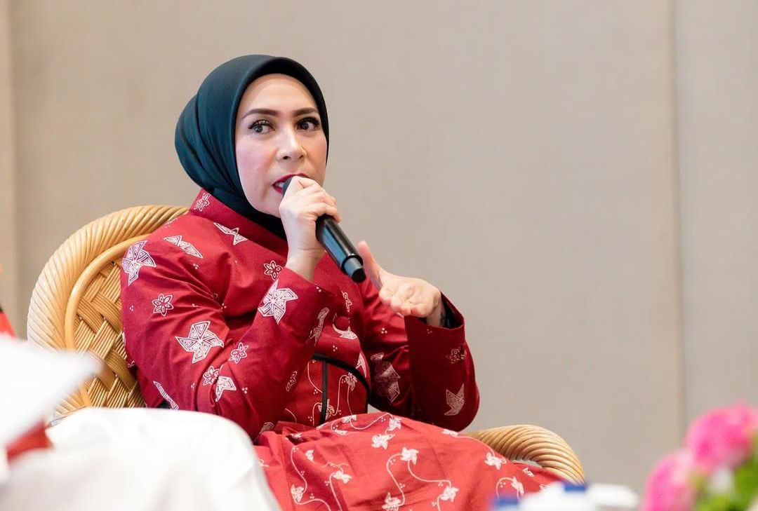 Melly Goeslaw tegaskan siap menanggung konsekuensi sebagai anggota DPR, meski harus kehilangan banyak teman.