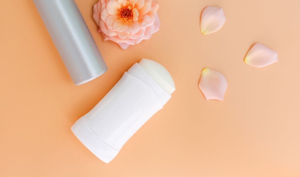 Sejumlah sunscreen stick lokal menjadi skincare viral di TikTok, salah satunya Wardah. Simak ulasan selengkapnya.