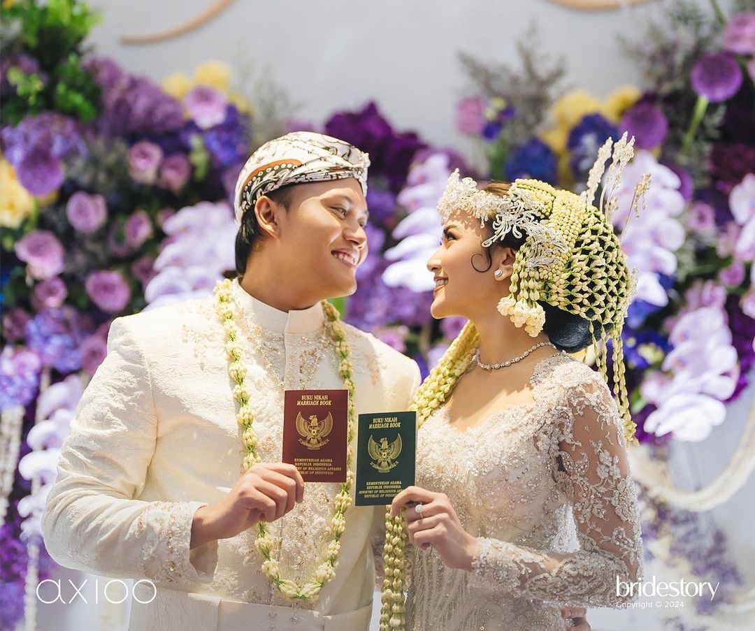 Berikut ini bedah gaya busana Mahalini Raharja dan Rizky Febian saat melangsungkan akad nikah di Hotel Raffles Jakarta pada Jumat (10/5/2024).
