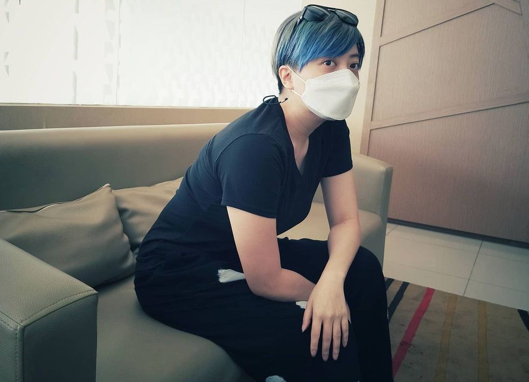 Mantan artis cilik Leony VH menceritakan kronologi meninggalnya sang ayah akibat stroke, termasuk susahnya mencari UGD rumah sakit yang kosong. 
