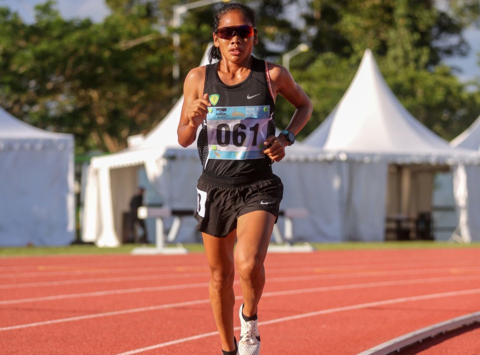 Odekta Elvina Naibaho atlet atletik perwakilan DKI Jakarta berhasil meraih emas keduanya di nomor lari 10.000 meter putri pada Kamis (7/10/2021).