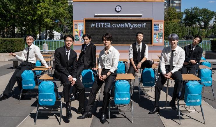 Tanpa diketahui penggemar dan media, BTS telah tiba di Los Angeles untuk mempersiapkan konser dan acara besar lainnya.