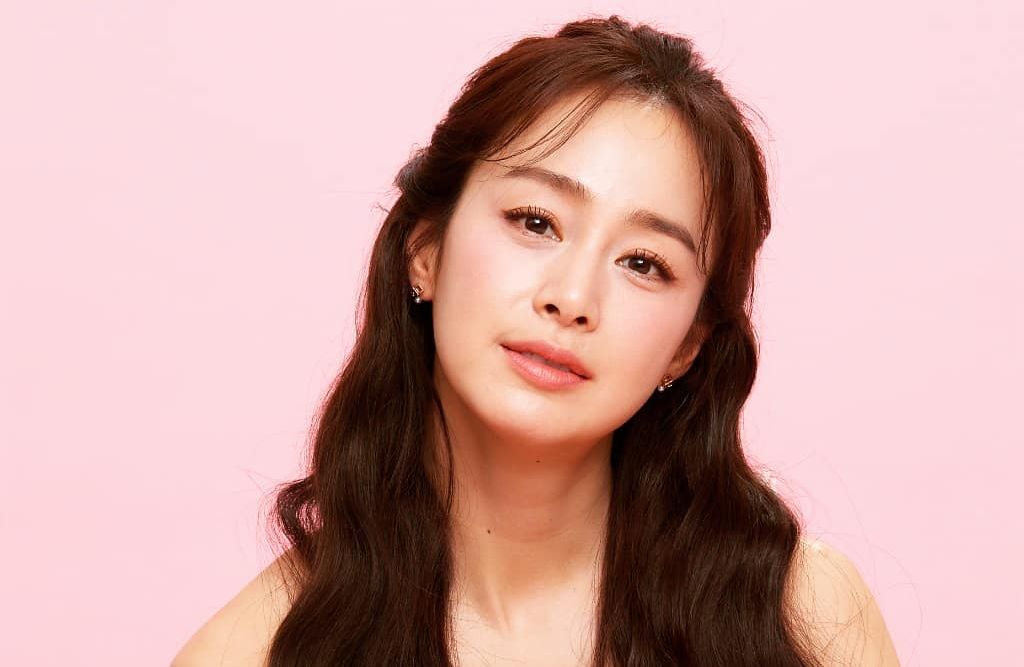 Kim Tae Hee debut di industri hiburan Hollywood lewat series Butterfly yang tayang di Prime Video. Intip sinopsisnya!
