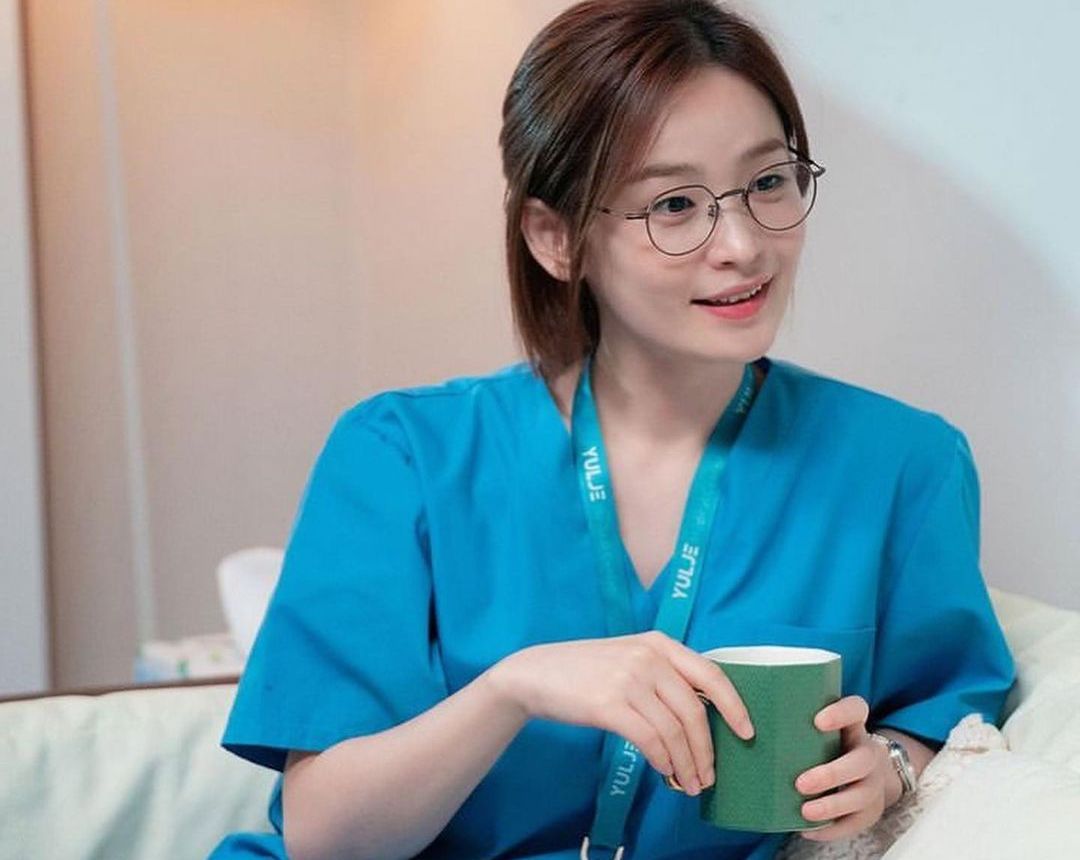 Karakter perempuan yang diperankan oleh Jeon Mi Do sebagai Song Hwa ini menurutnya unik dan menyenangkan. Seperti apa lengkapnya?