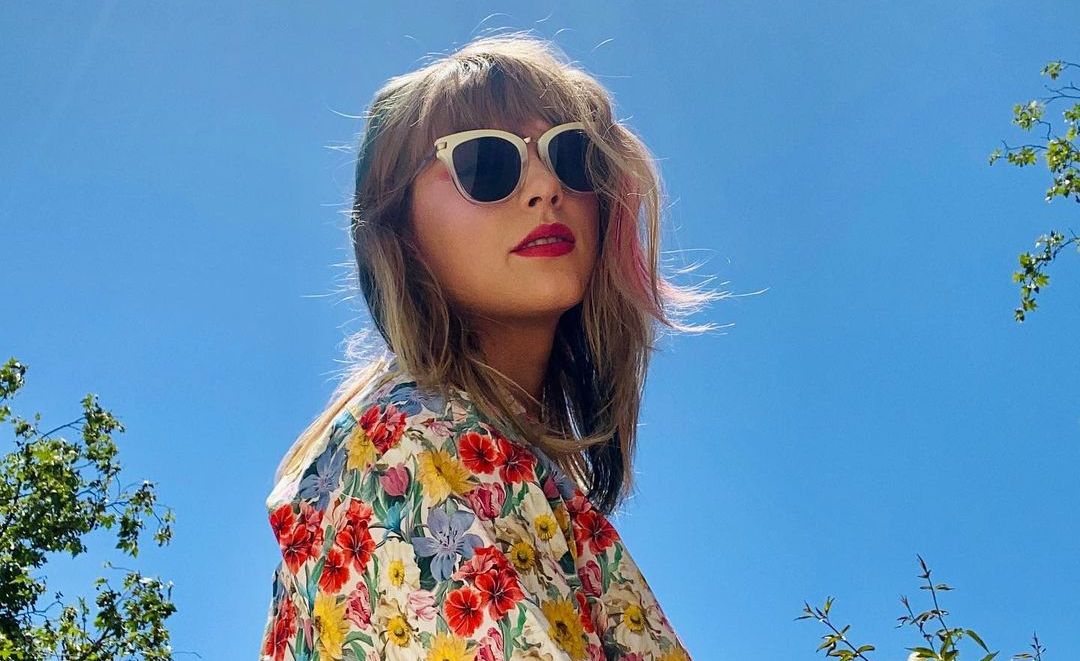 Berita terpopuler Trending Topic tentang makna lirik lagu You're On Your Own, Kid dari Taylor Swift, sinopsis film 20th Century Girl, dan Bunda Corla.