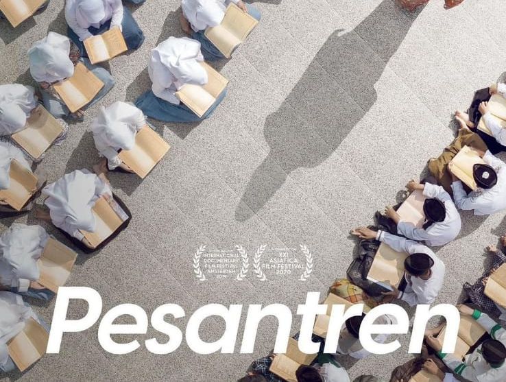 Bisa disaksikan di Bioskop Online, yuk simak review film Pesantren yang sedan viral di medsos. Berikut lengkapnya.