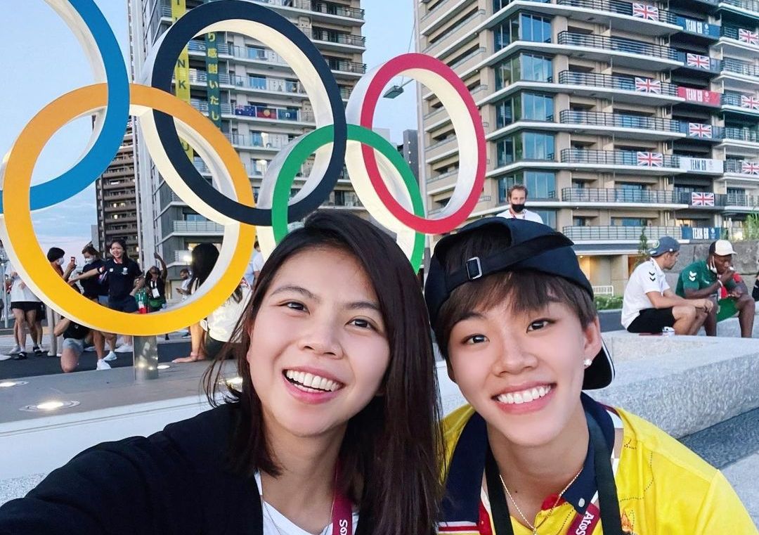 Greysia Polii diketahui juga bersahabat dengan pebulu tangkis asal Thailand, Sapsiree Taerattanachai. Begini kisah persahabatan keduanya! 