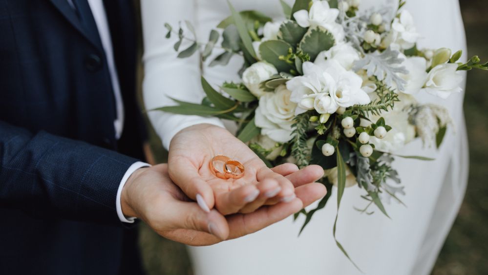 Perempuan menikah di usia muda sudah menjadi fenomena yang umum terjadi. Simak beberapa hal yang yang diperhatikan sebelum menikah.