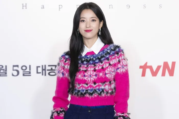 Han Hyo Joo perankan karakter seorang agen kepolisian di drama Happiness