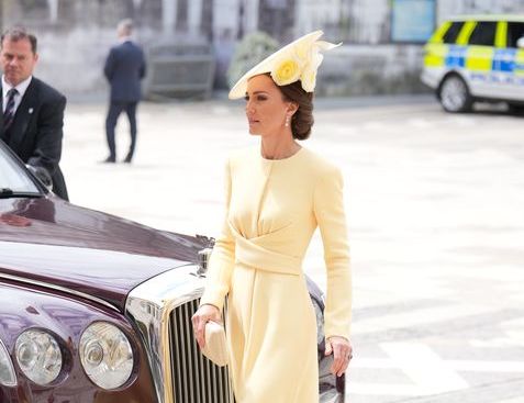 Kate Middleton tampil mencuri perhatian di acara perayaan Platinum Jubilee Ratu Elizabeth II. Seperti apa gayanya?