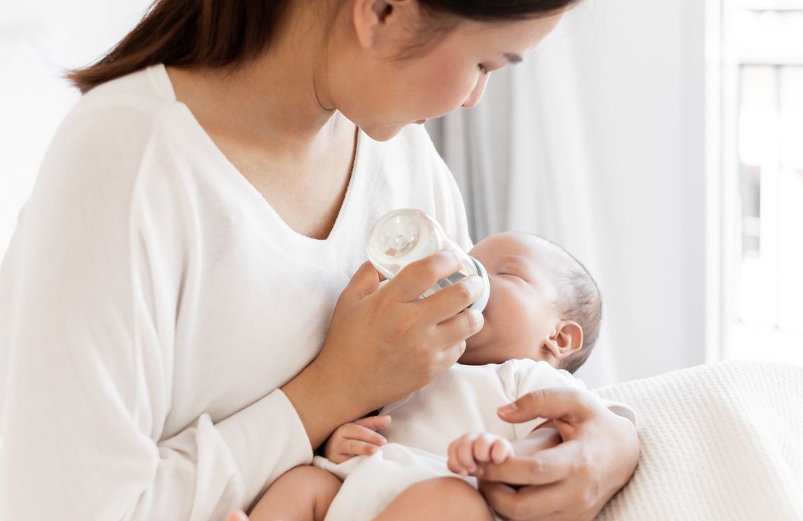 Tidak menunggu ASI eksklusif berakhir, ini beberapa hal yang menjadi alasan ibu berhenti menyusui bayi. Apa saja?