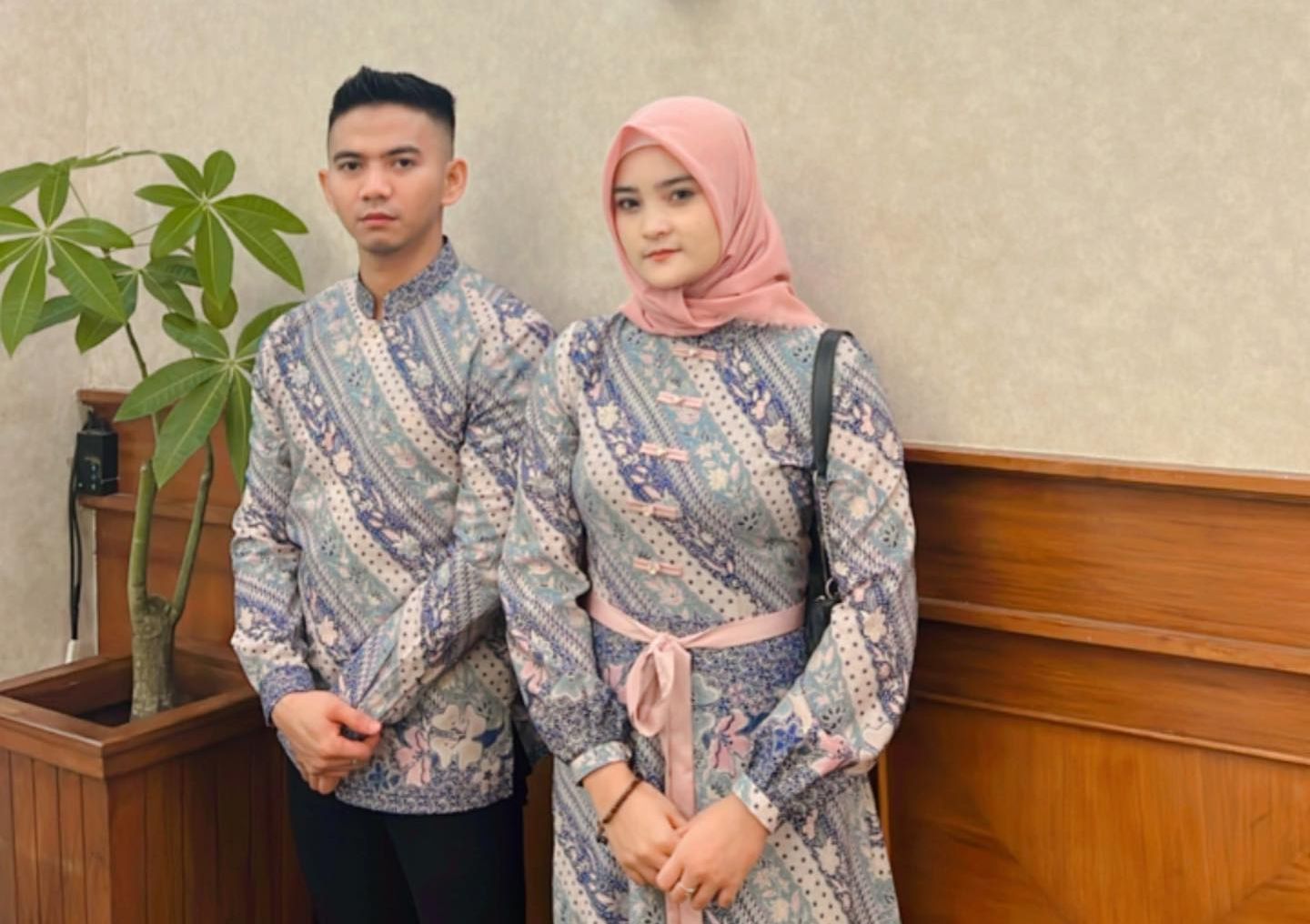 Pasangan Ridho DA dan Syifa Aisyah Fauziah diterpa gosip miring keretakan rumah tangganya. Unggahan terbaru Ridho bak beri bantahan.