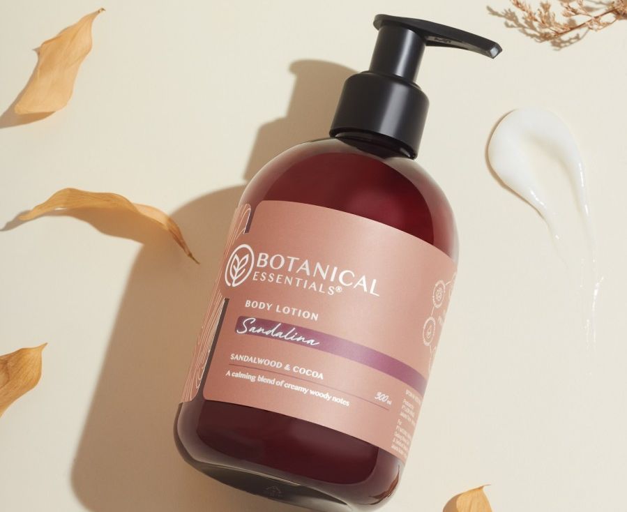 Berikut ini review Body Lotion Sandalina dari Botanical Essentials yang menjunjung tren sustainable beauty untuk kulit kering. 
