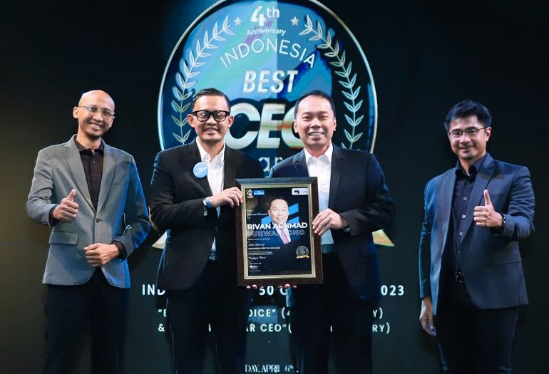 Dirut Jasa Raharja Rivan A Purwantono meraih penghargaan sebagai Best CEO Compulsory Insurance dalam ajang Indonesia Best CEO 2023. 