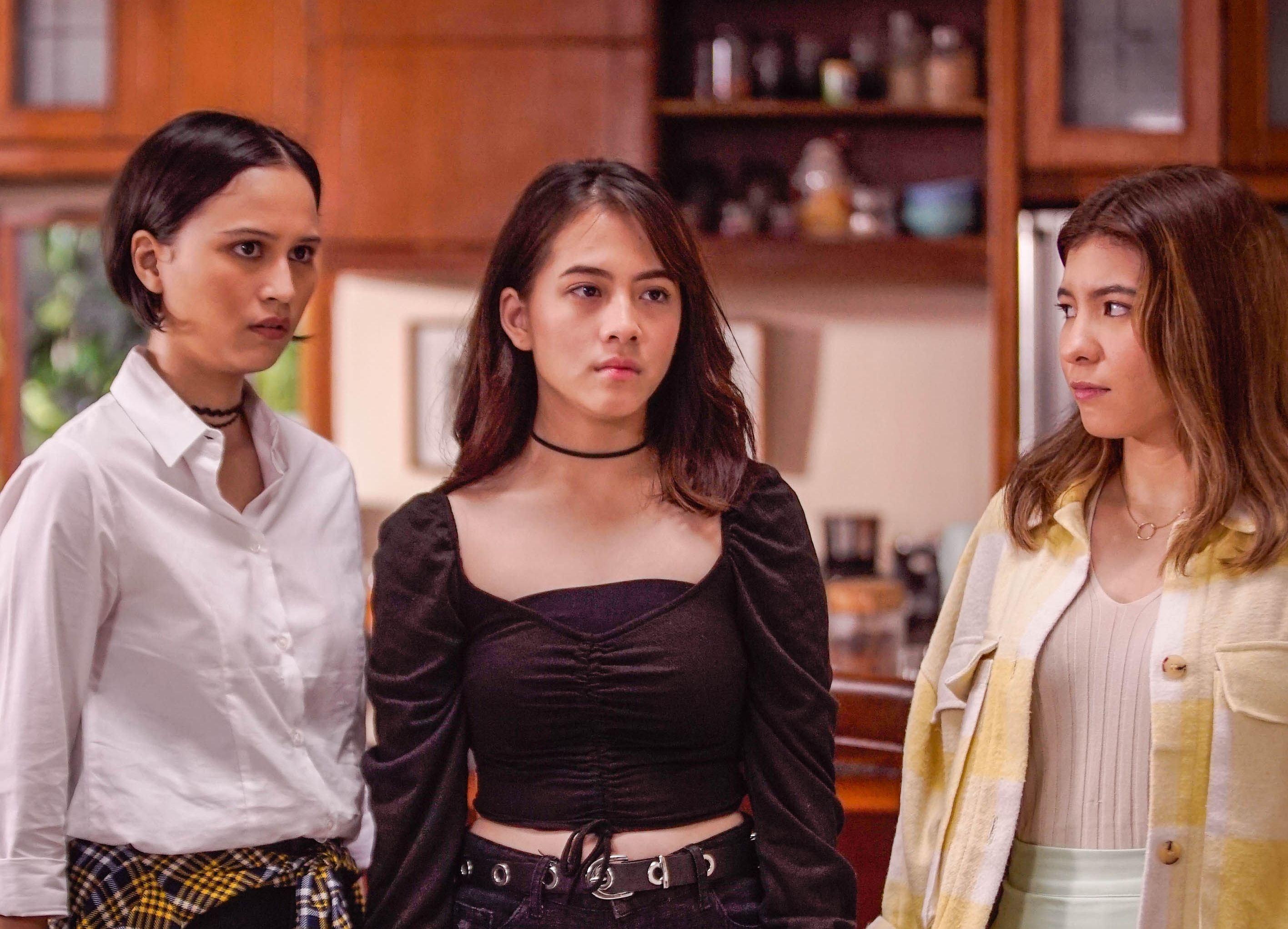 Disney+ Hotstar menghadirkan Virgin The Series dengan karakter perempuan unik. Tak hanya Adhisty Zara, lho. Simak selengkapnya!
