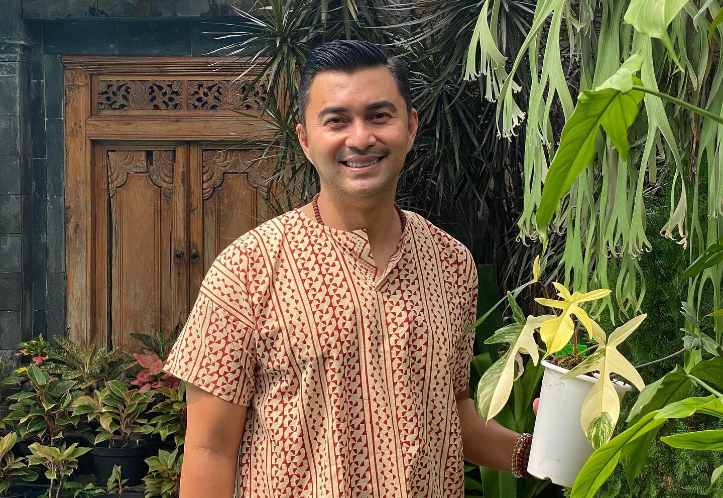 Punya kesibukan segudang, ini yang dilakukan Anjasmara Prasetya untuk tetap sehat dan bugar. Lakukan perawatan setara sit up 20.000 kali.