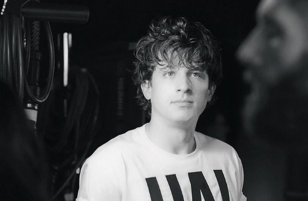 Charlie Puth akan segera menggelar konser di Jakarta pada Oktober mendatang. Berikut ini rincian harga tiket konser Charlie Puth di Jakarta.