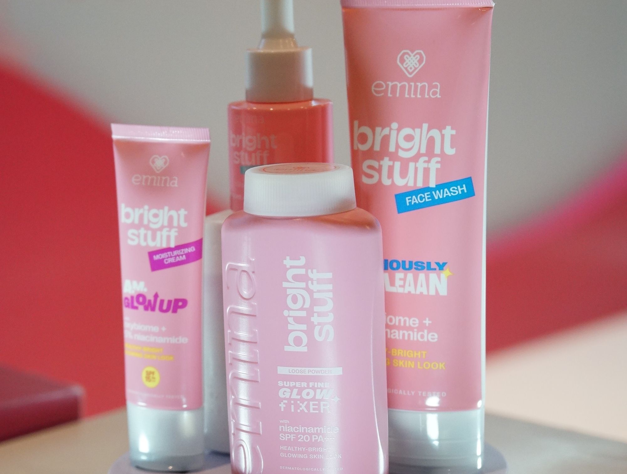 Emina lewat re-launching series Emina Bright Stuff terbarunya mengajak remaja perempuan untuk berani temukan versi terbaik diri mereka.