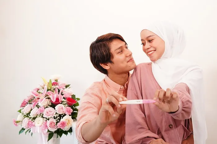 Lesty Kejora hamil, ini dia tanda awal kehamilan