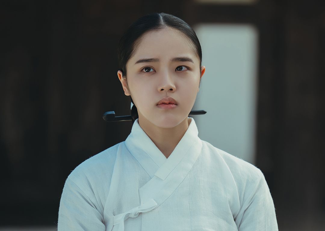 Mengenal karakter perempuan Kim Hyang Gi di drakor Poong, The Joseon Psychiatrist yang tayang di Viu hari ini (2/8/2022).