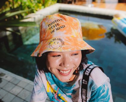 Berkolaborasi dengan Smiley, Havaianas mengusung konsep positivity dengan desain unik pada koleksi terbarunya. Yuk simak apa saja item di dalamnya!