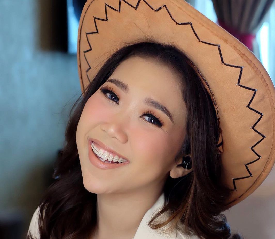 Nama pelawak Kiky Saputri dikenal kerap me-roasting para figur publik. Ini dia perjalanan karier Kiky Saputri.