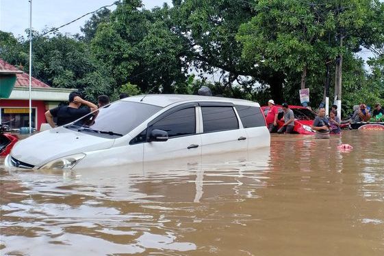 Curah hujan yang tinggi membuat banyak daerah dilanda banjir. Jika Kawan Puan ikut terdampak, ketahui apa saja yang harus diselamatkan di rumah.