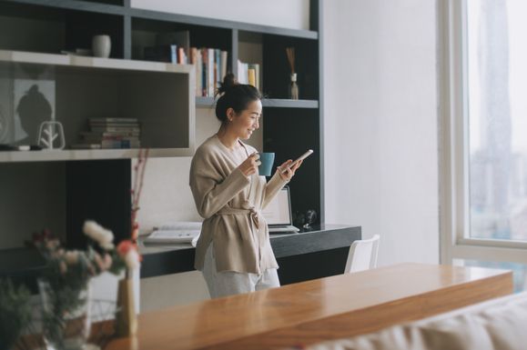 Selain tahu cara merawat diri, begini tanda-tanda perempuan bahagia dalam menjalani hidupnya. Seperti apa?